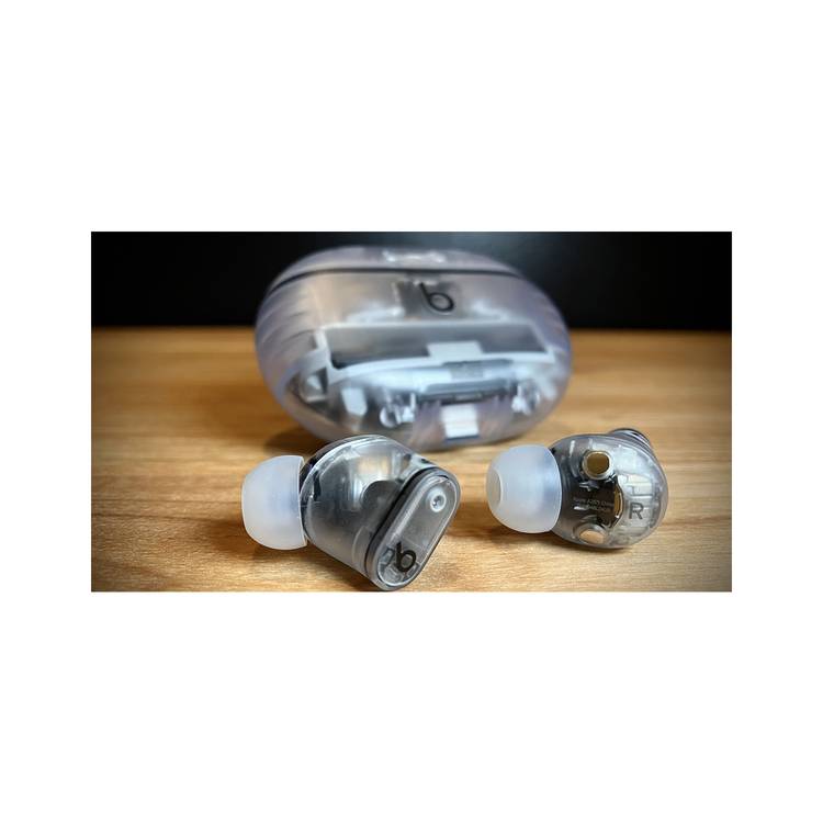 Beats Studio Buds with Dual Beamforming Microphones, Up to 1.6x more Active Noise Cancelling, Up to 36 Hours Playtime with Charging Case, 3x Larger Microphones for Crisp, Clear Calls, 8.2mm Driver Size, Lightweight - Transparent