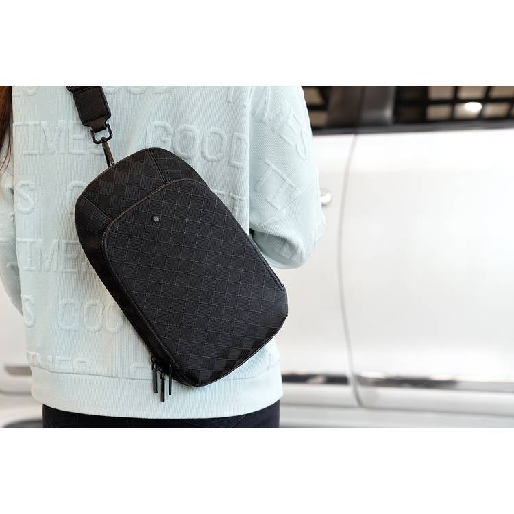 Soho leather shoulder bag discount
